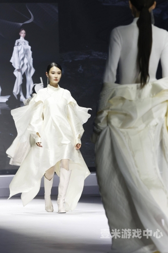 亚洲、欧美、国产制服文化大比拼，另类风格的时尚演变