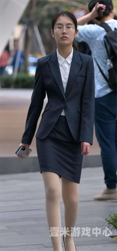 职场女性职业装穿搭指南，得体与时尚的平衡之道
